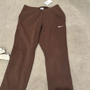 Im selling brown nike sweatpants size men’s medium brand new